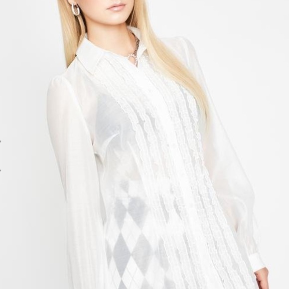 White sheer blouse with fabric with ruffles in the front - Picture 4 of 5